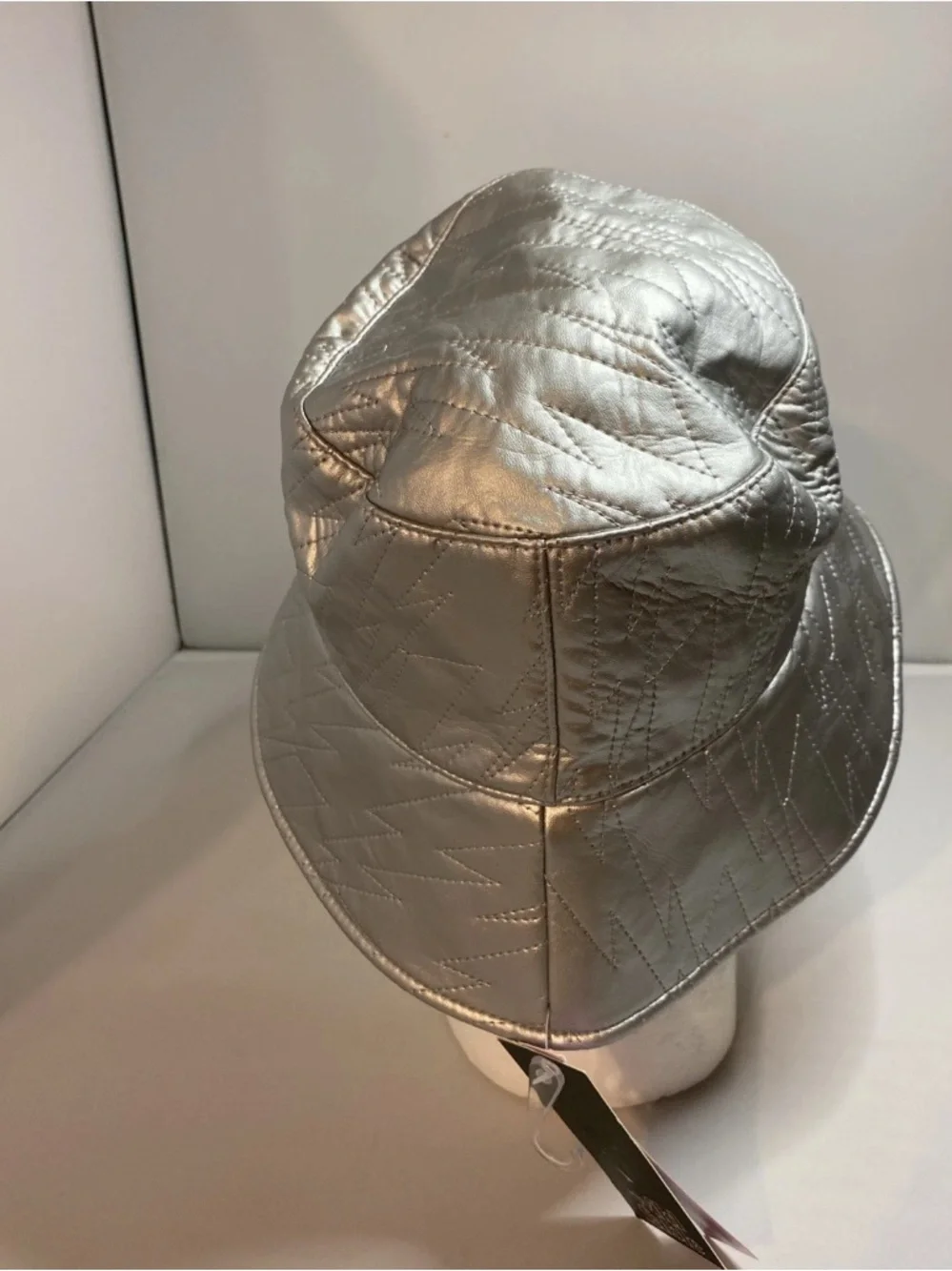 N/A stylish silver